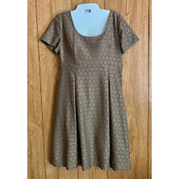 new taupe Rabbit Rabbit Rabbit dress size 8 layered short sleeve - Picture 1 of 9